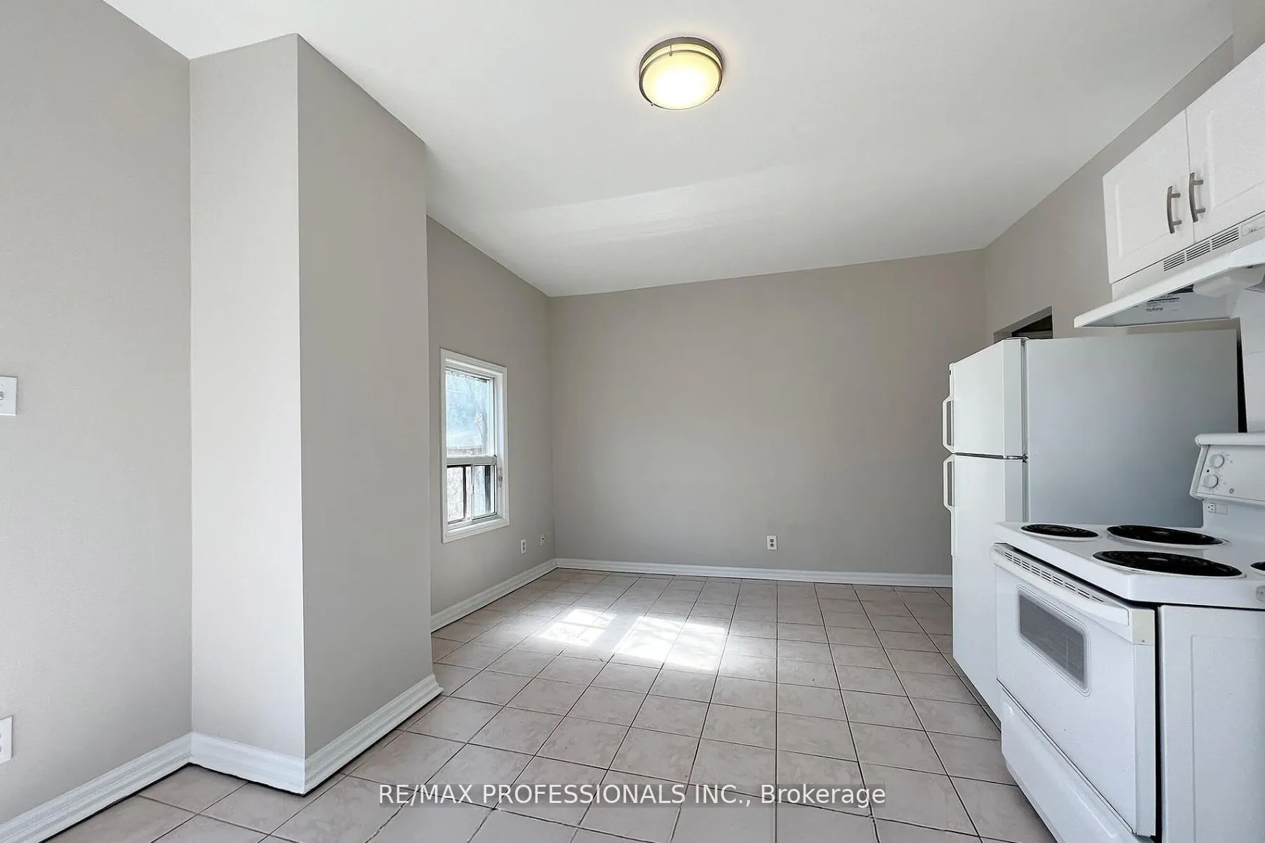 345 Dundas Street E, #Upper