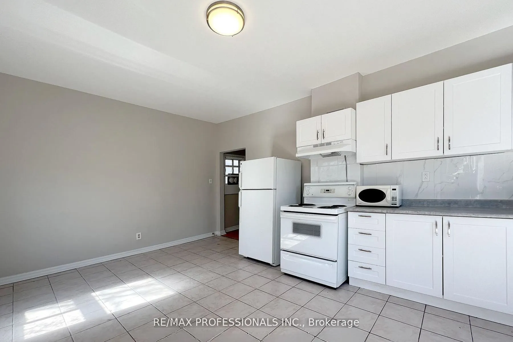 345 Dundas Street E, #Upper