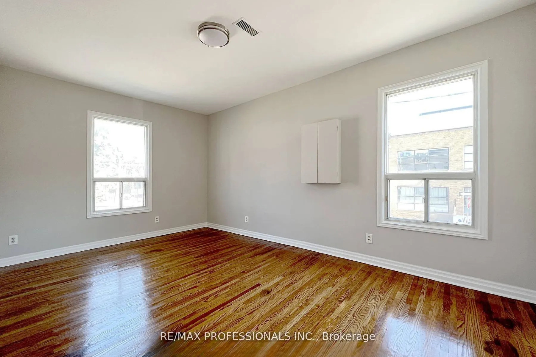 345 Dundas Street E, #Upper