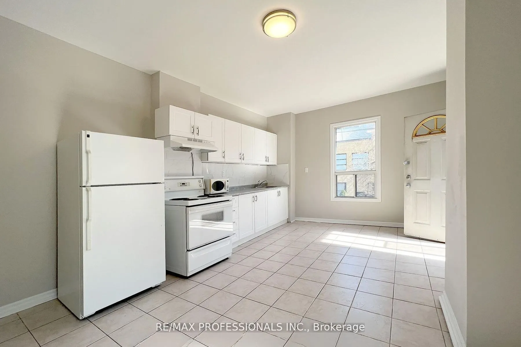 345 Dundas Street E, #Upper