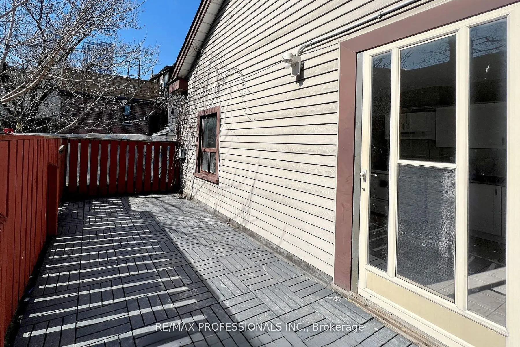 345 Dundas Street E, #Upper