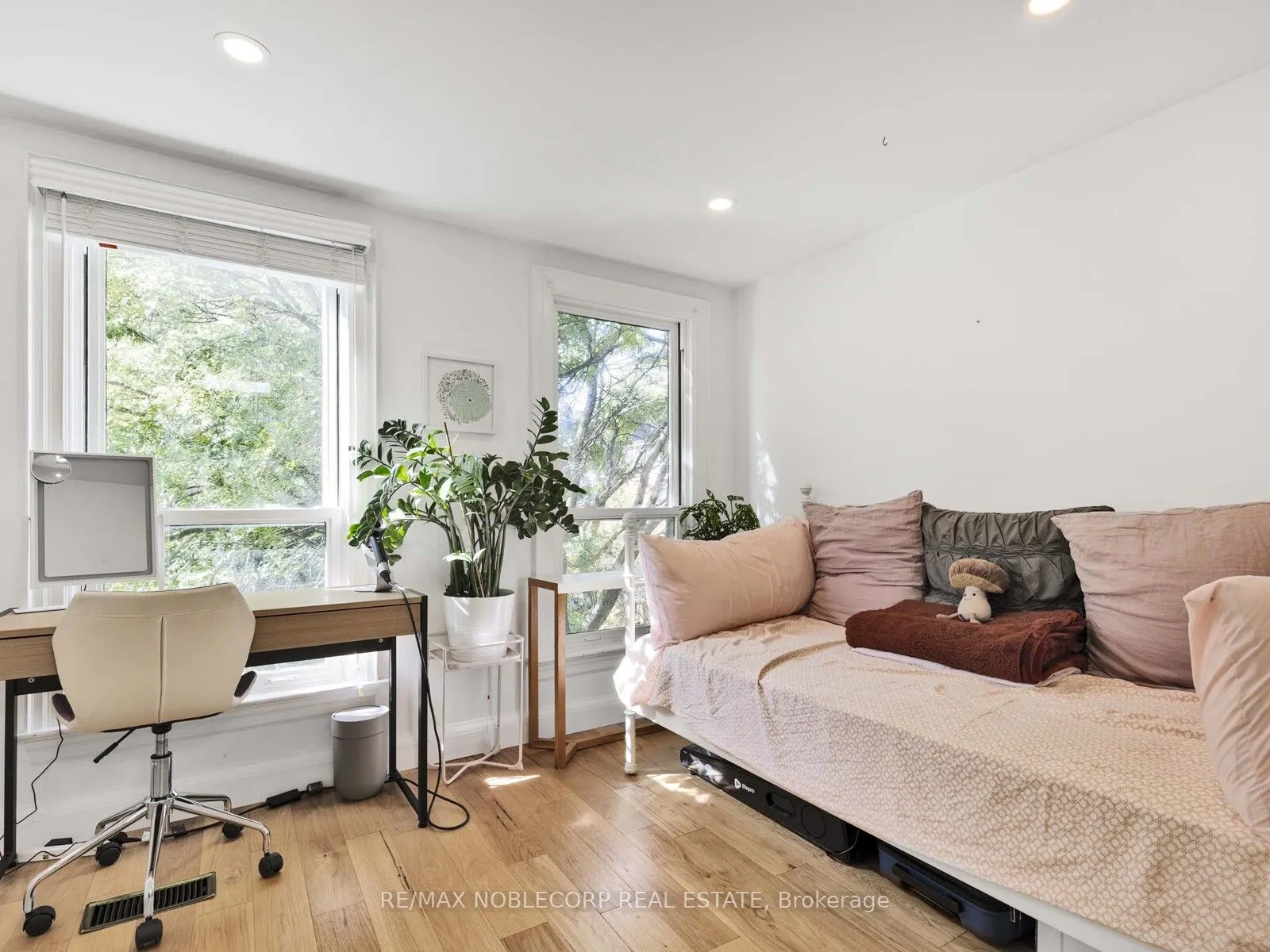 11 Hill crest Avenue