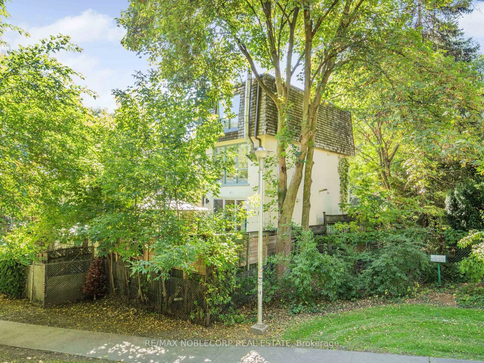 11 Hill crest Avenue