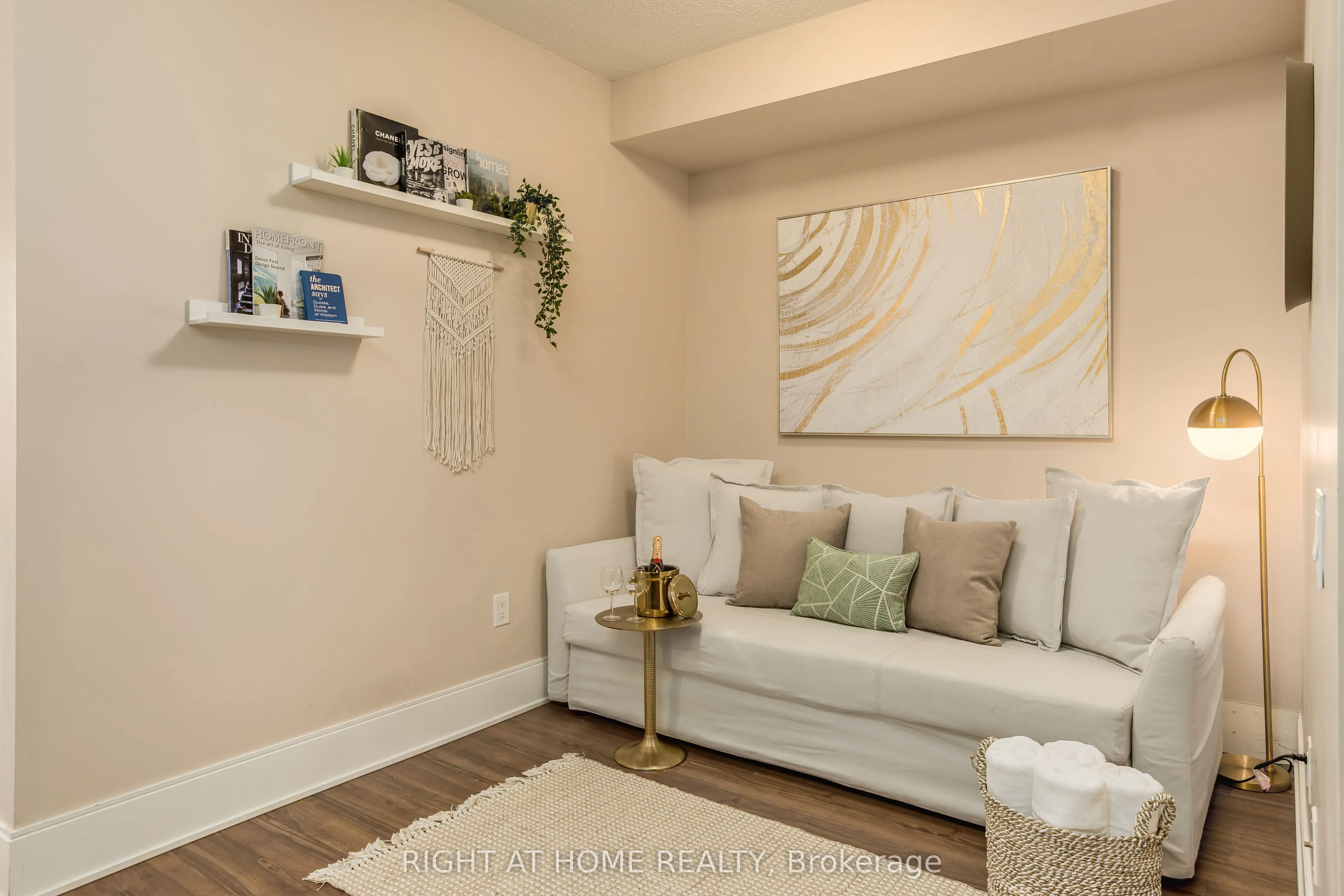 560 Front Street W, #417