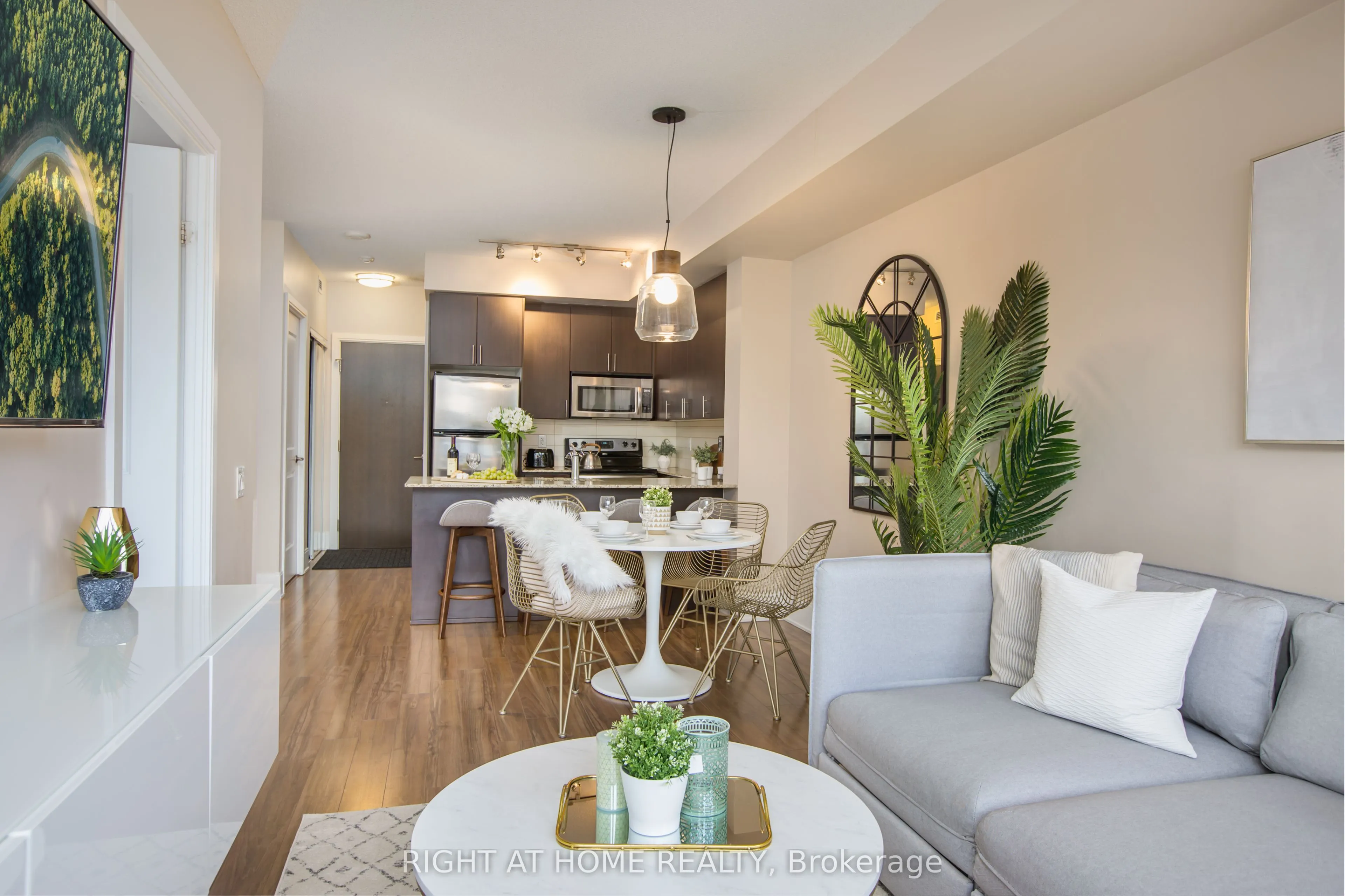 560 Front Street W, #417