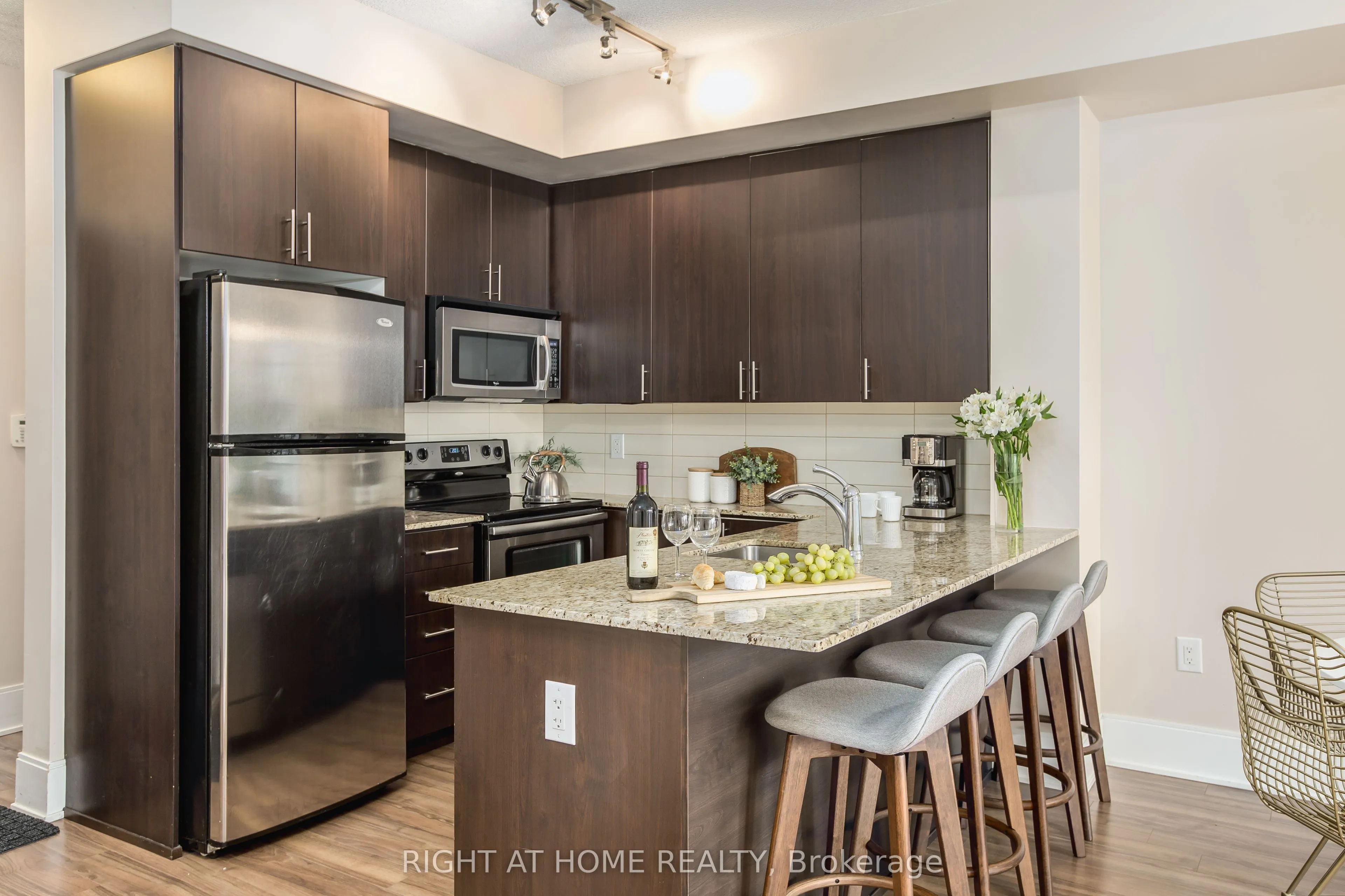 560 Front Street W, #417