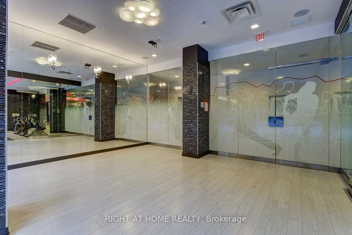 560 Front Street W, #417