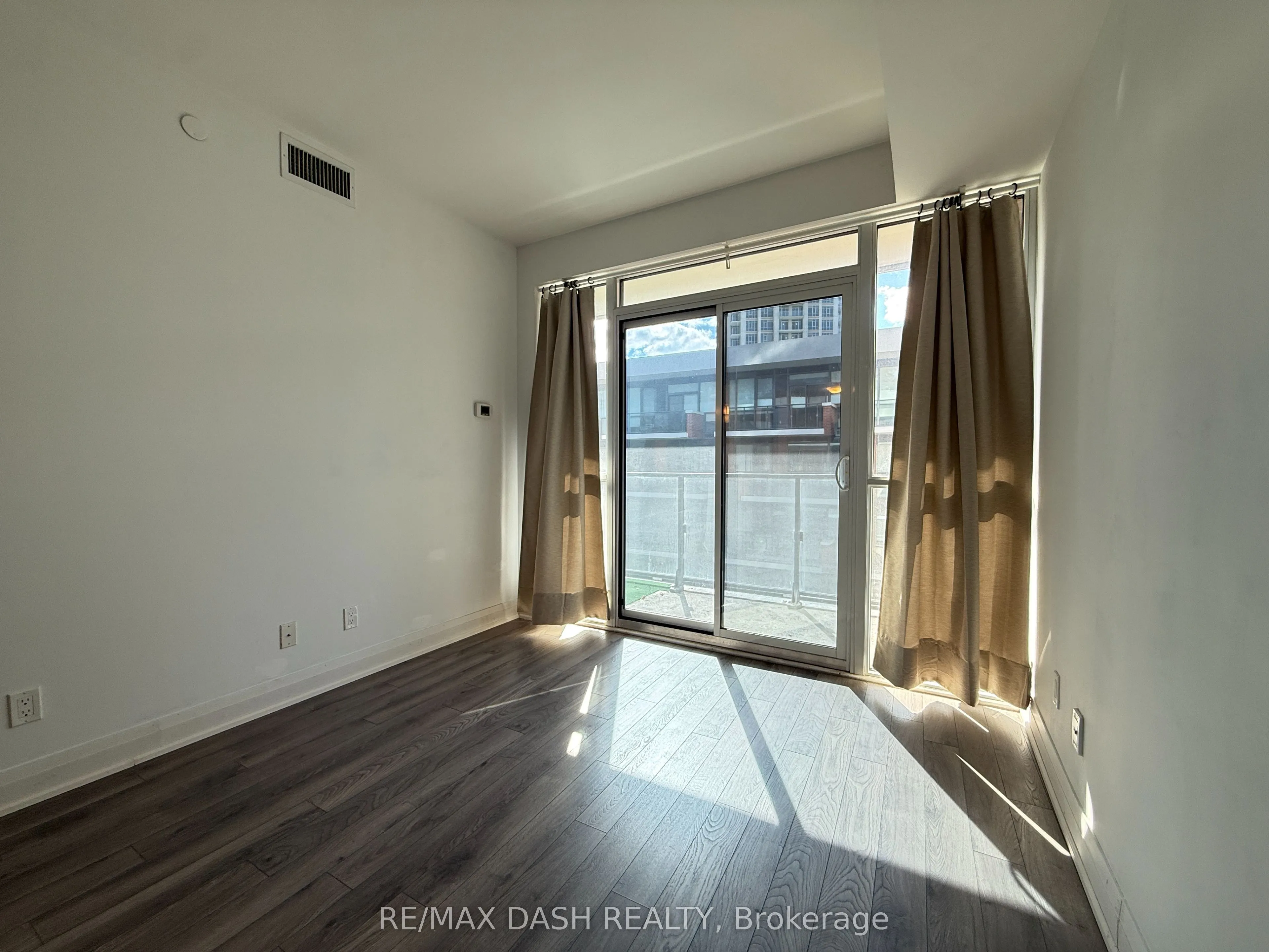 50 Bruyeres Mews, #621