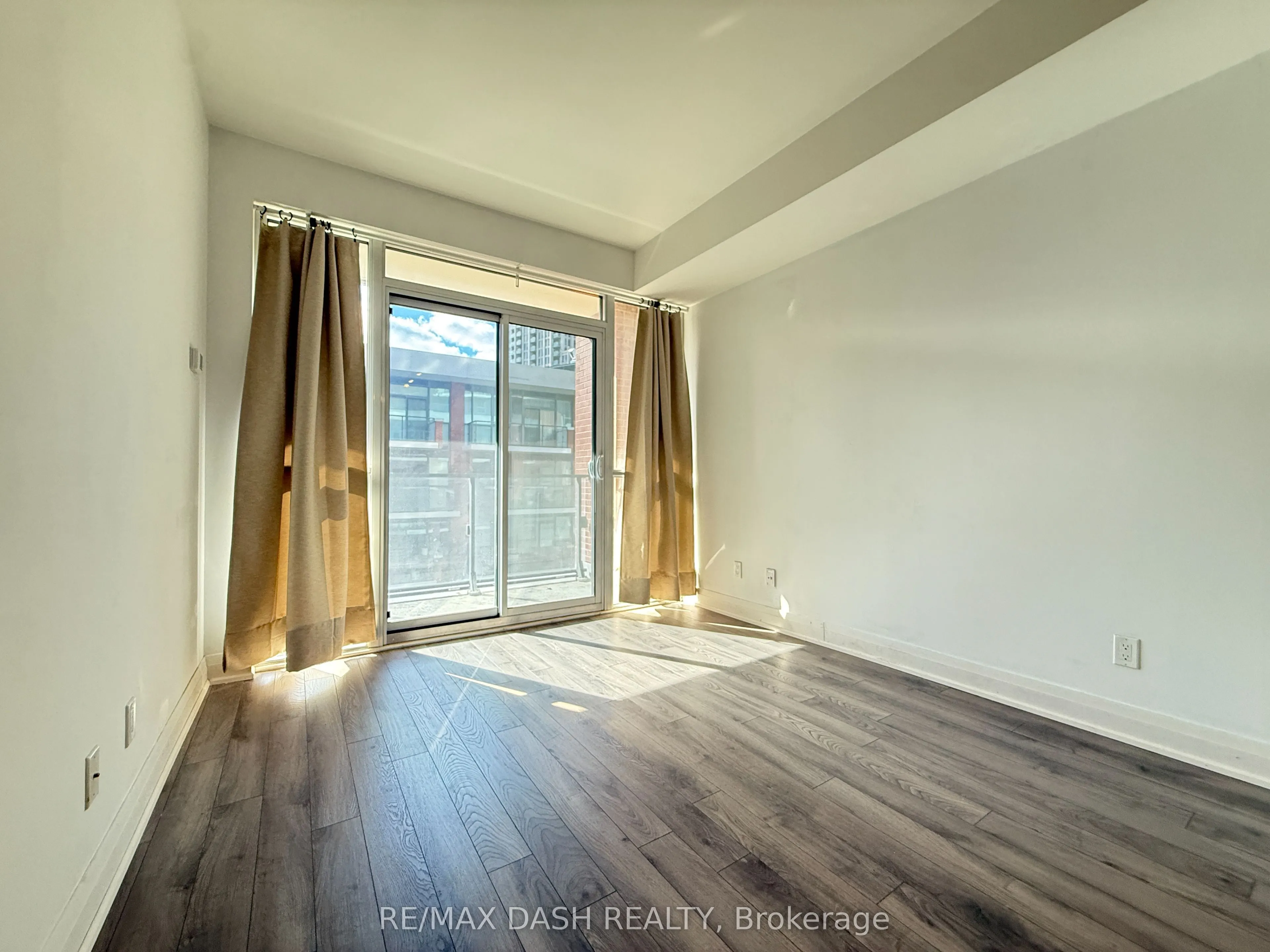 50 Bruyeres Mews, #621