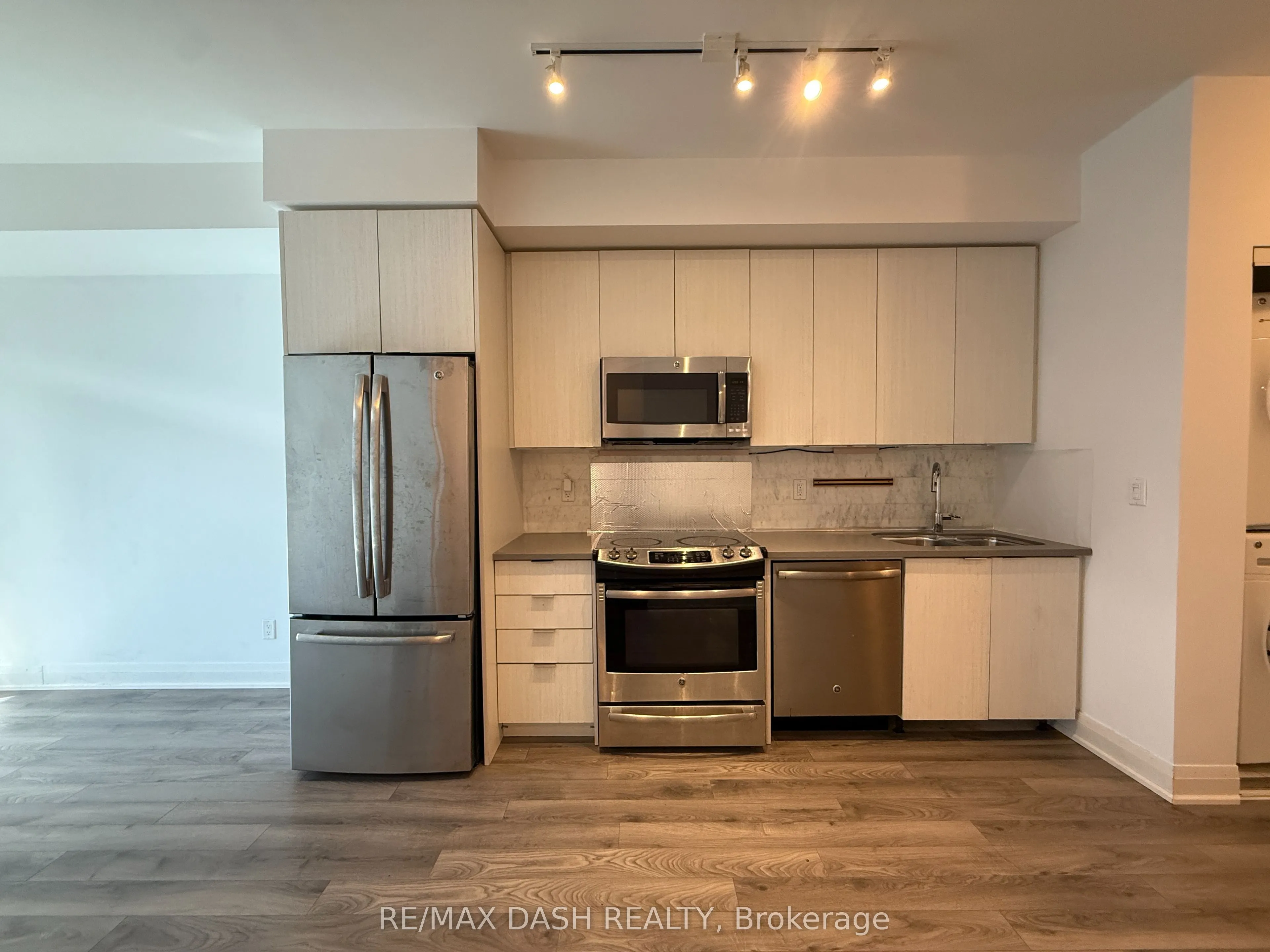 50 Bruyeres Mews, #621