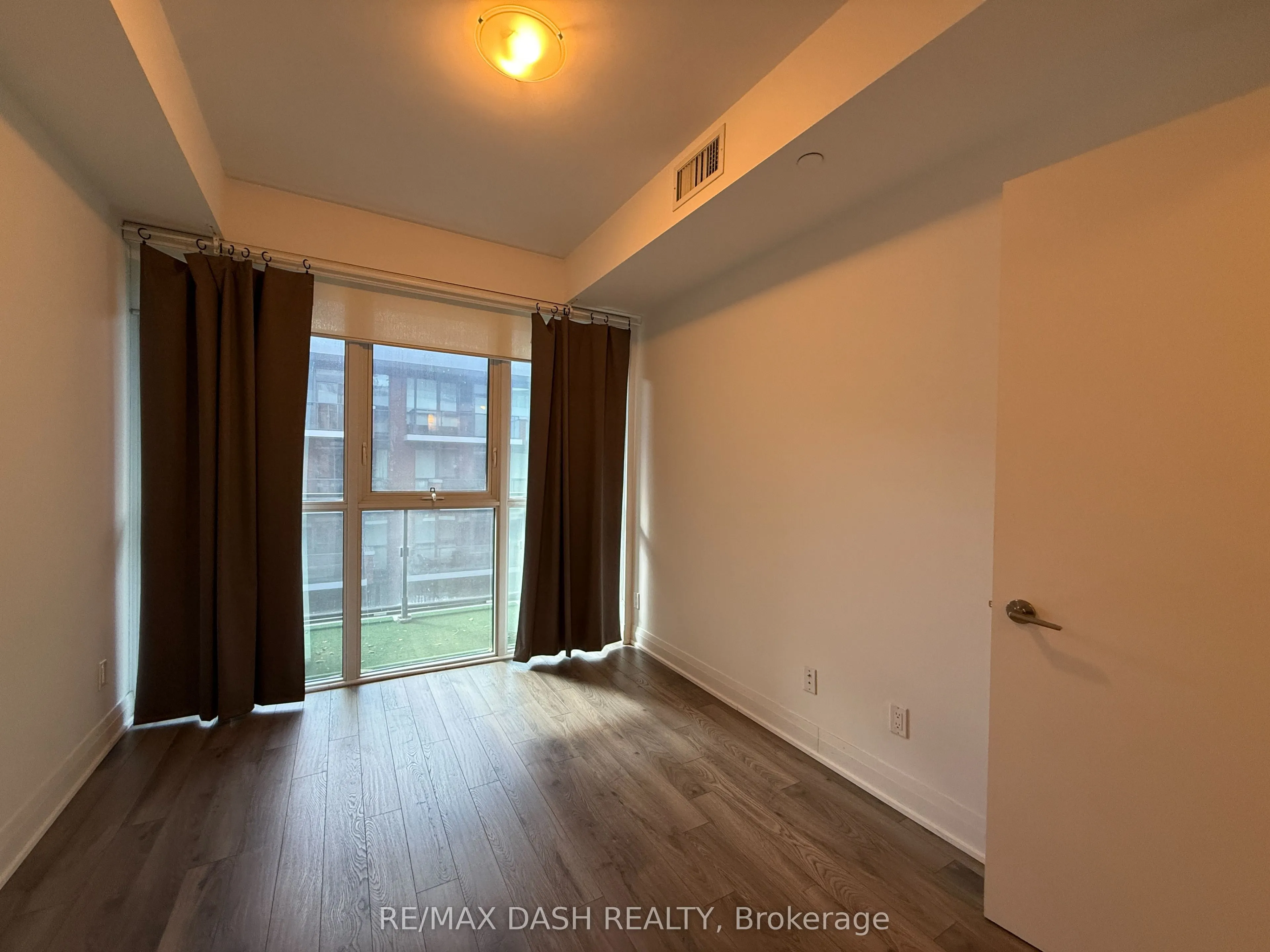 50 Bruyeres Mews, #621