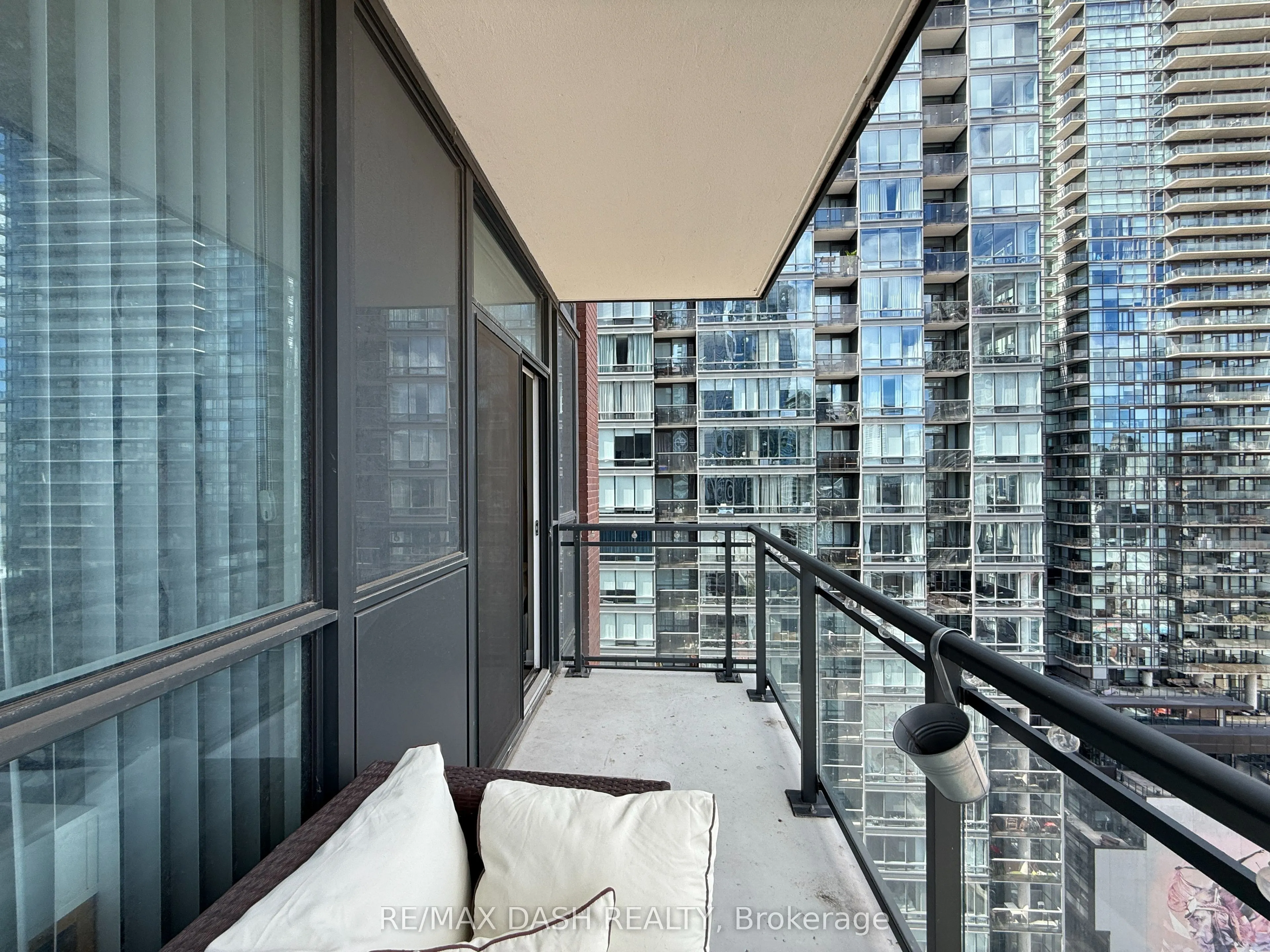99 John Street, #1807
