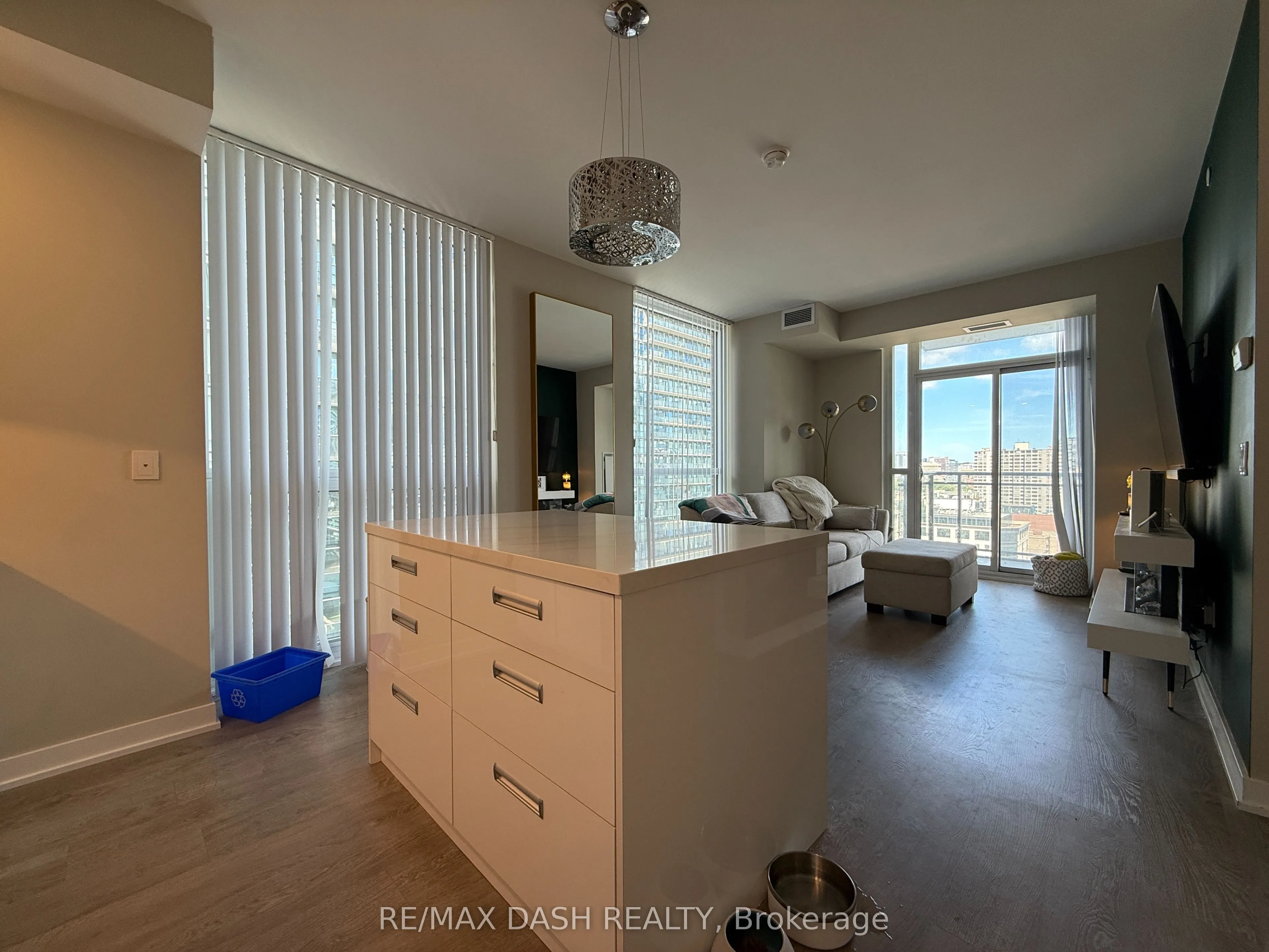 99 John Street, #1807