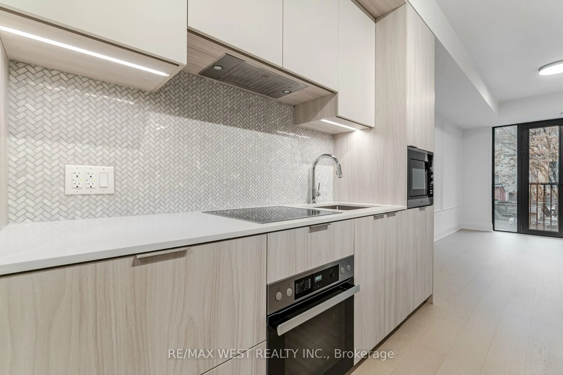 123 PORTLAND ST Street, #201