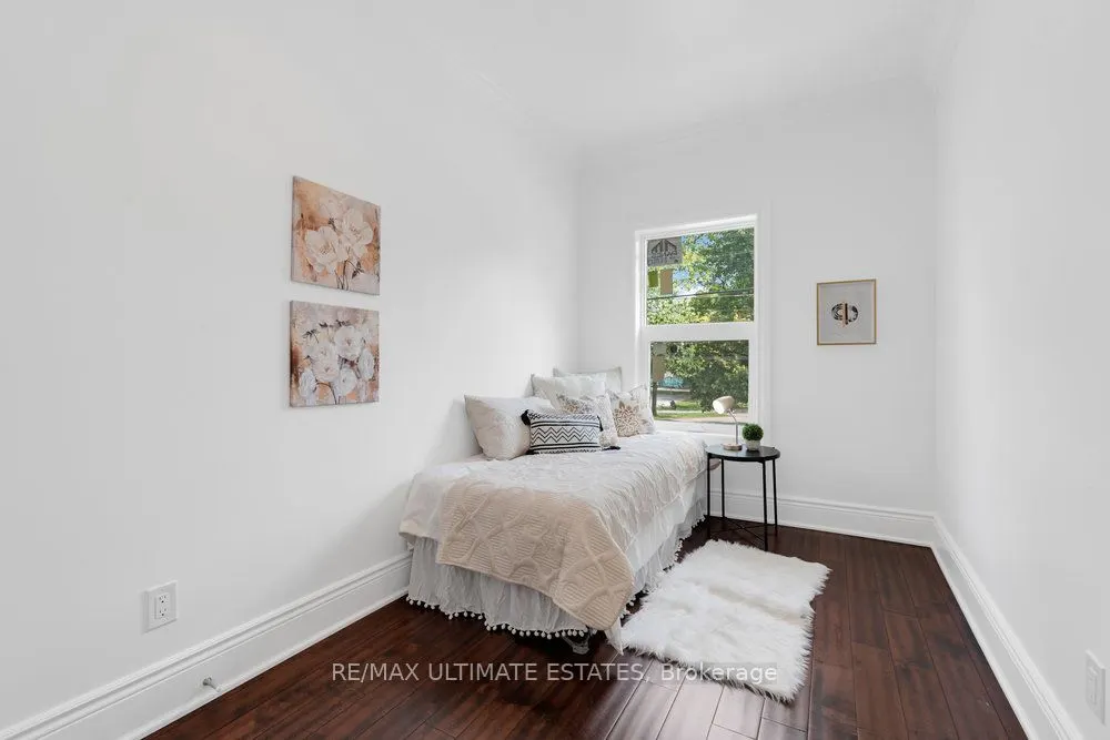 290 Bathurst Street