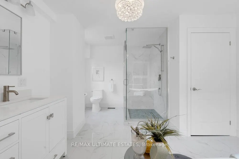 290 Bathurst Street