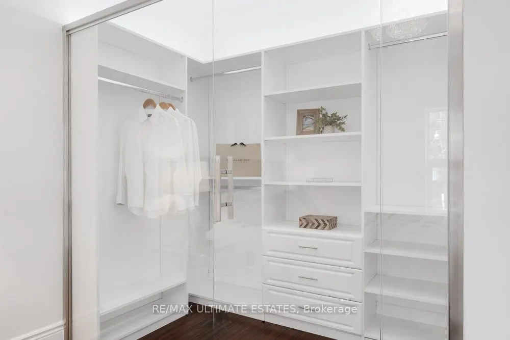 290 Bathurst Street