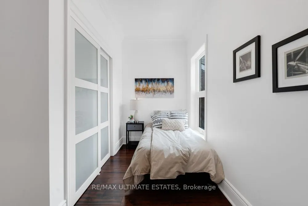290 Bathurst Street