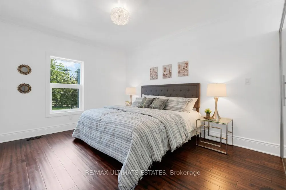 290 Bathurst Street