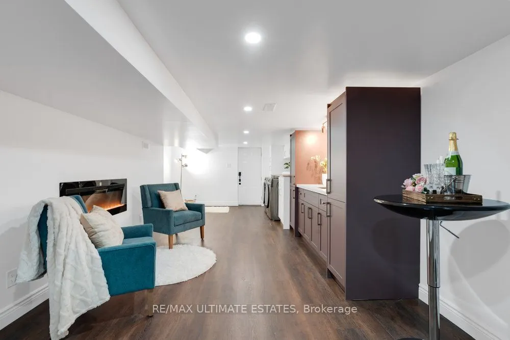 290 Bathurst Street