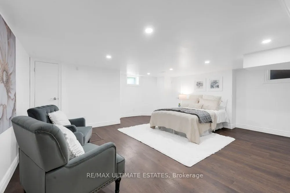 290 Bathurst Street