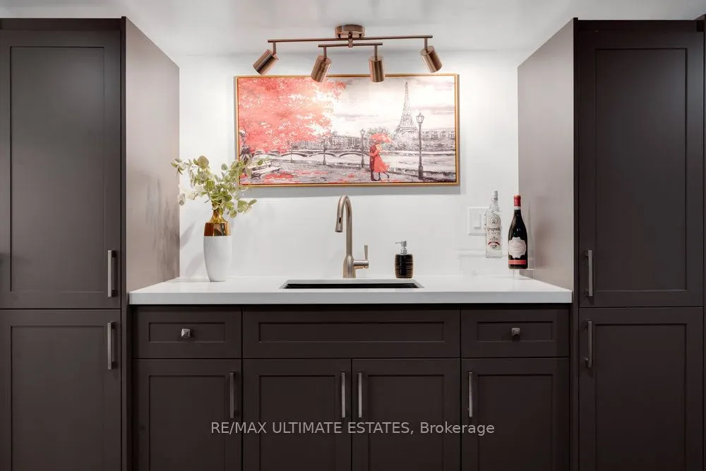 290 Bathurst Street