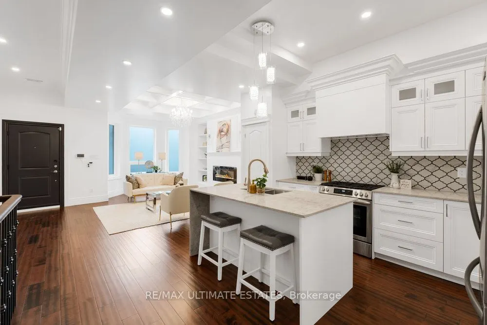 290 Bathurst Street