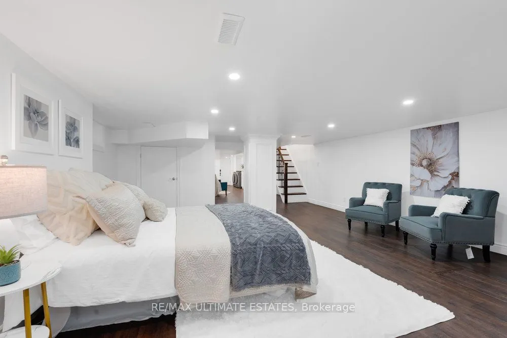 290 Bathurst Street