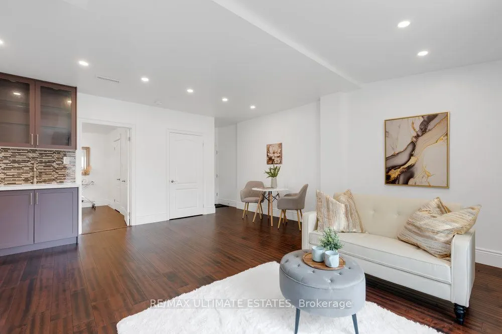 290 Bathurst Street