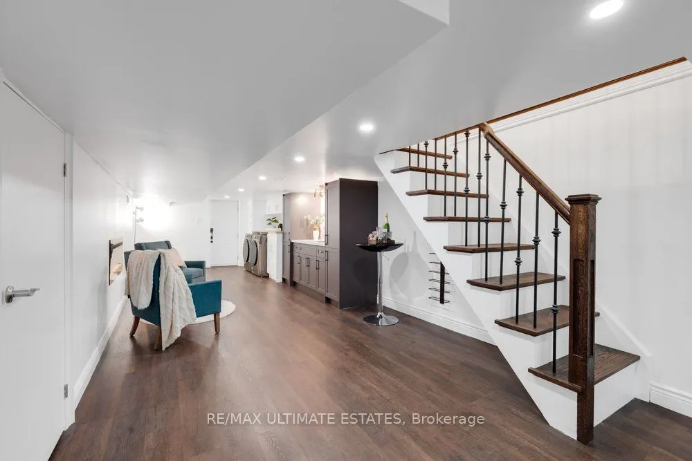290 Bathurst Street