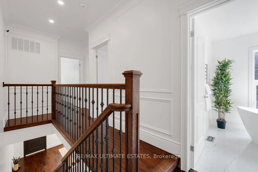 290 Bathurst Street