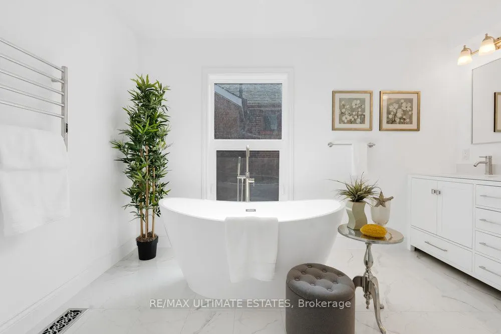 290 Bathurst Street