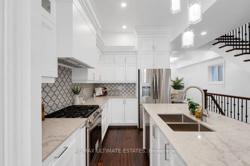 290 Bathurst Street