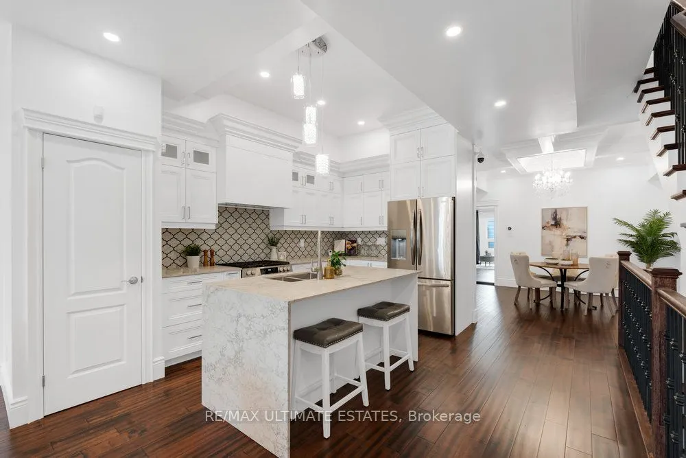 290 Bathurst Street