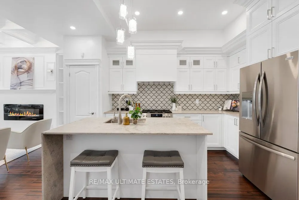 290 Bathurst Street