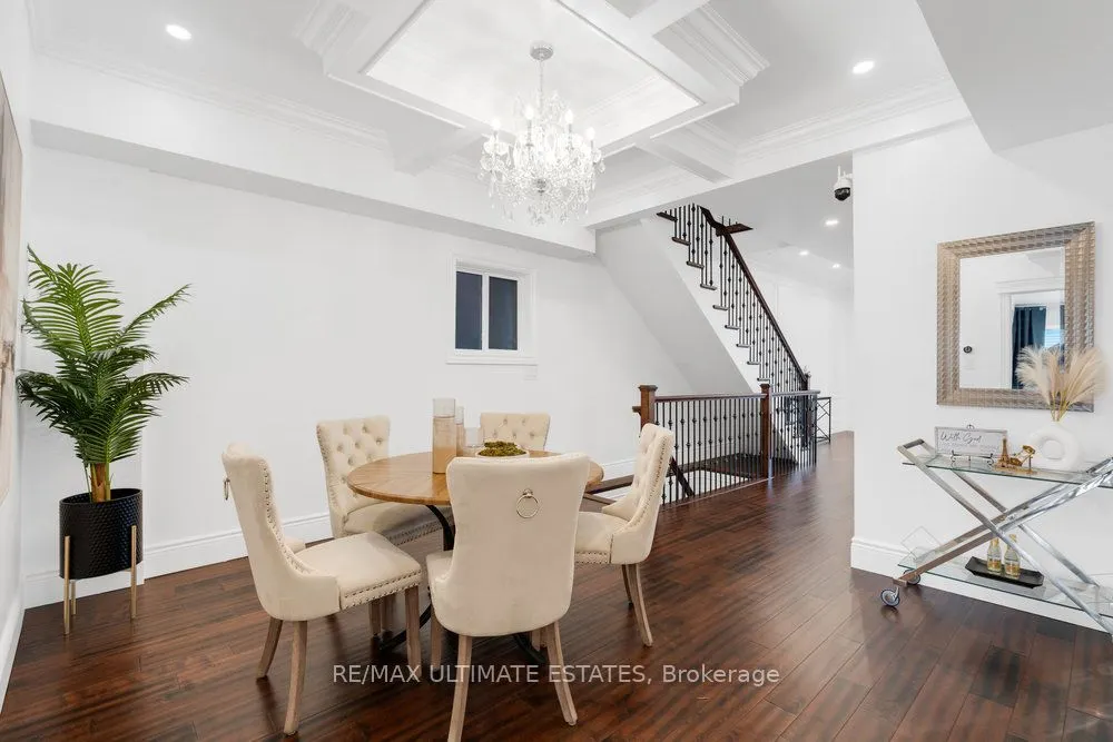 290 Bathurst Street