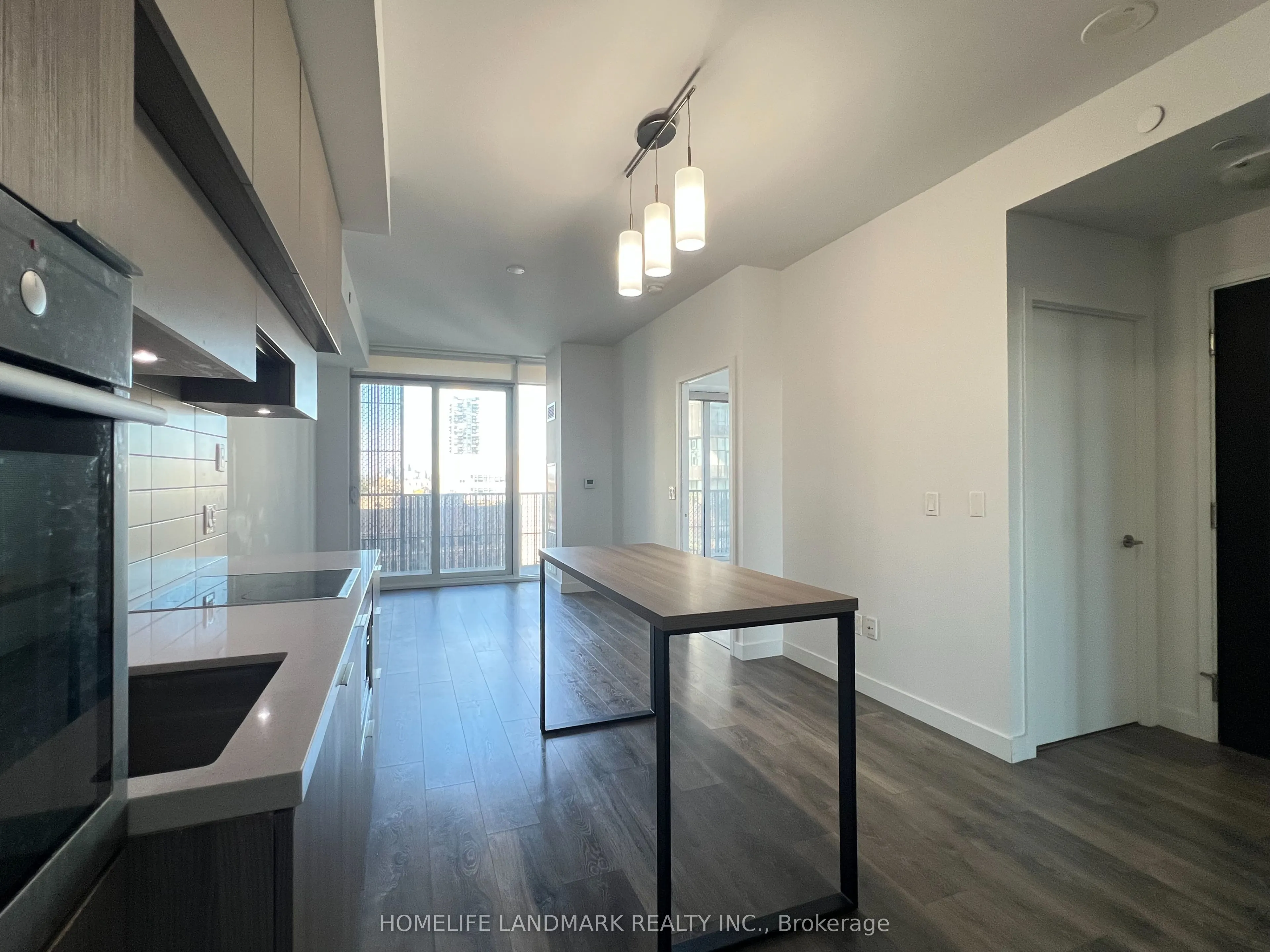 8 Eglinton Avenue E, #1007