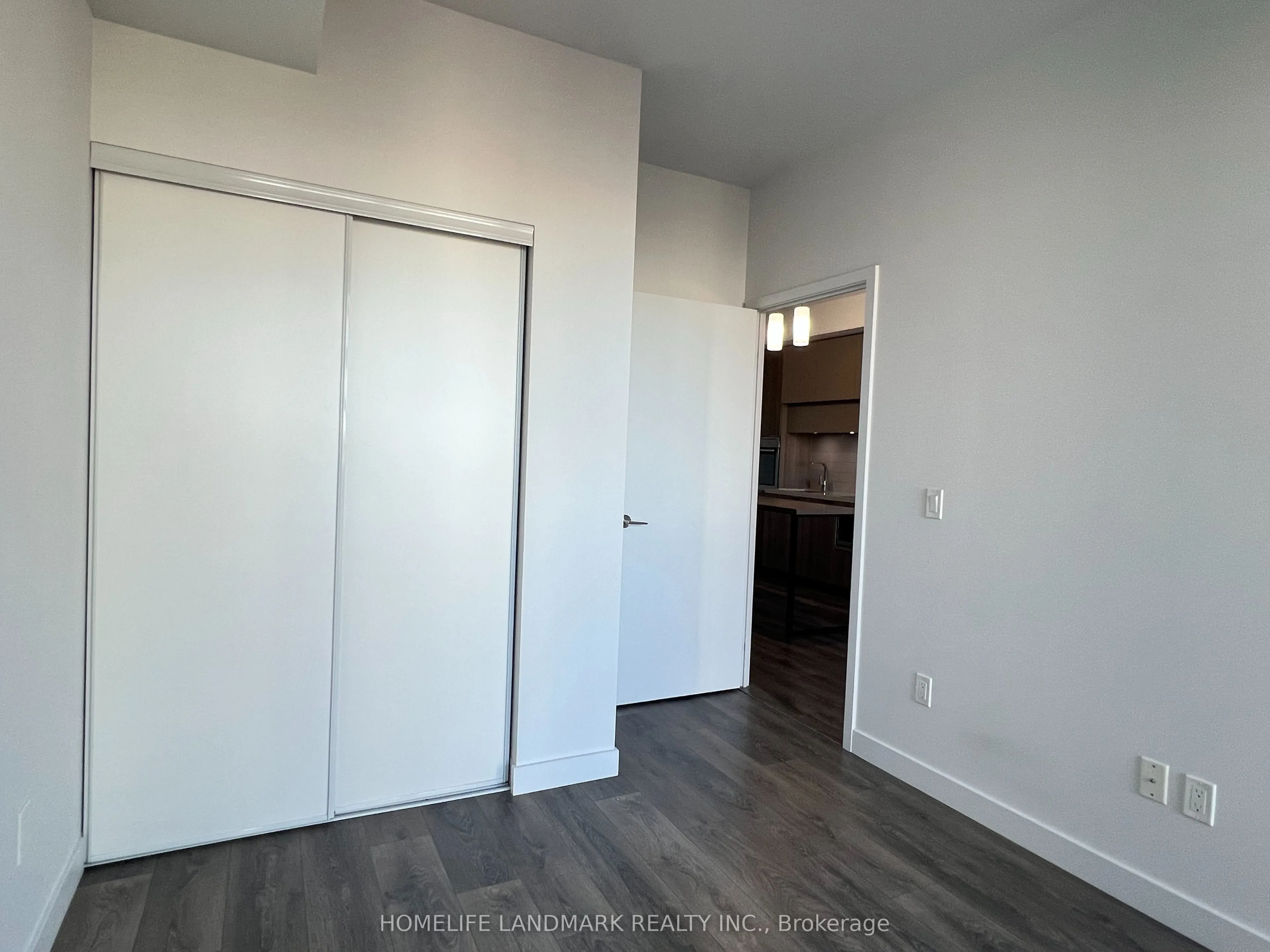 8 Eglinton Avenue E, #1007