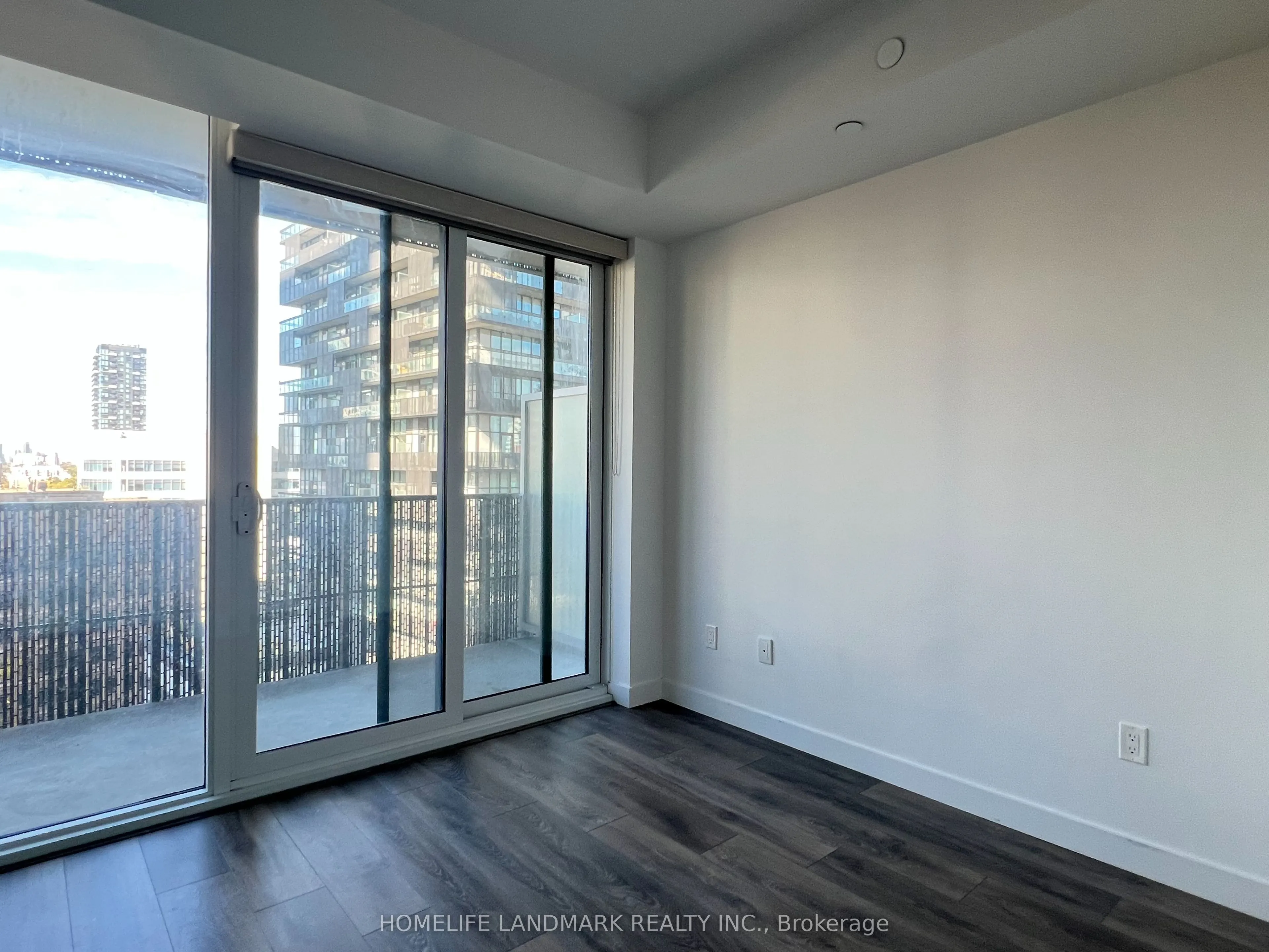 8 Eglinton Avenue E, #1007