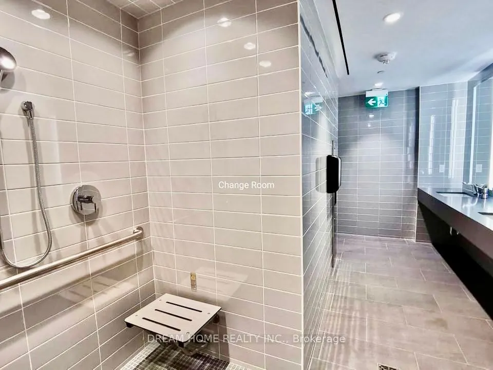 27 Bathurst Street, #617