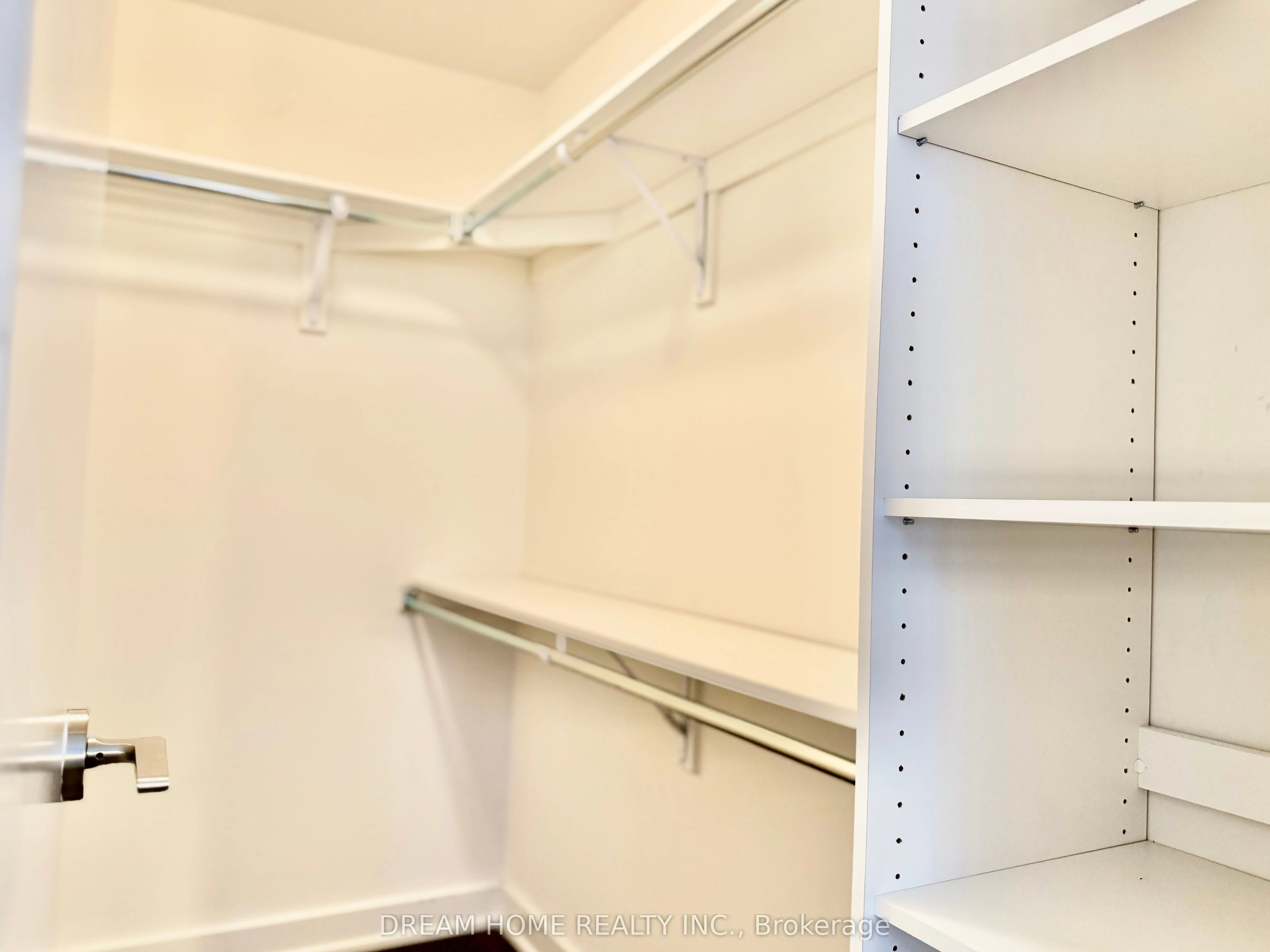27 Bathurst Street, #617