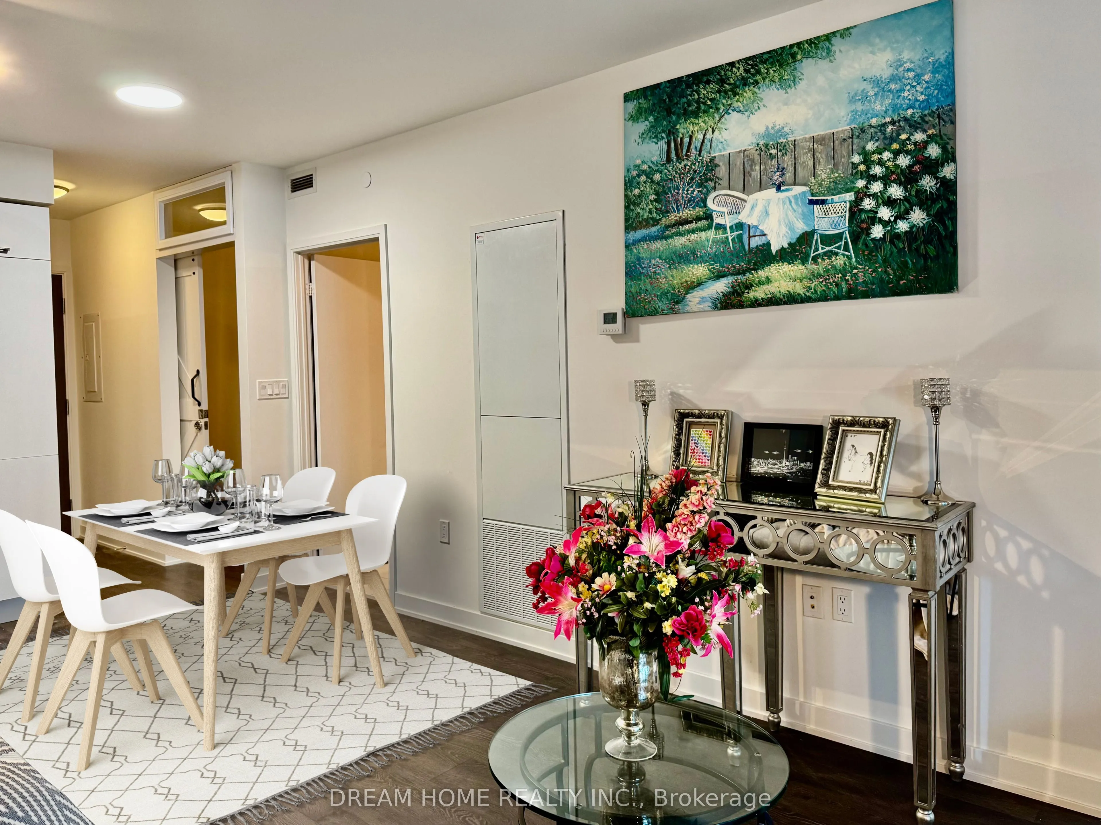 27 Bathurst Street, #617