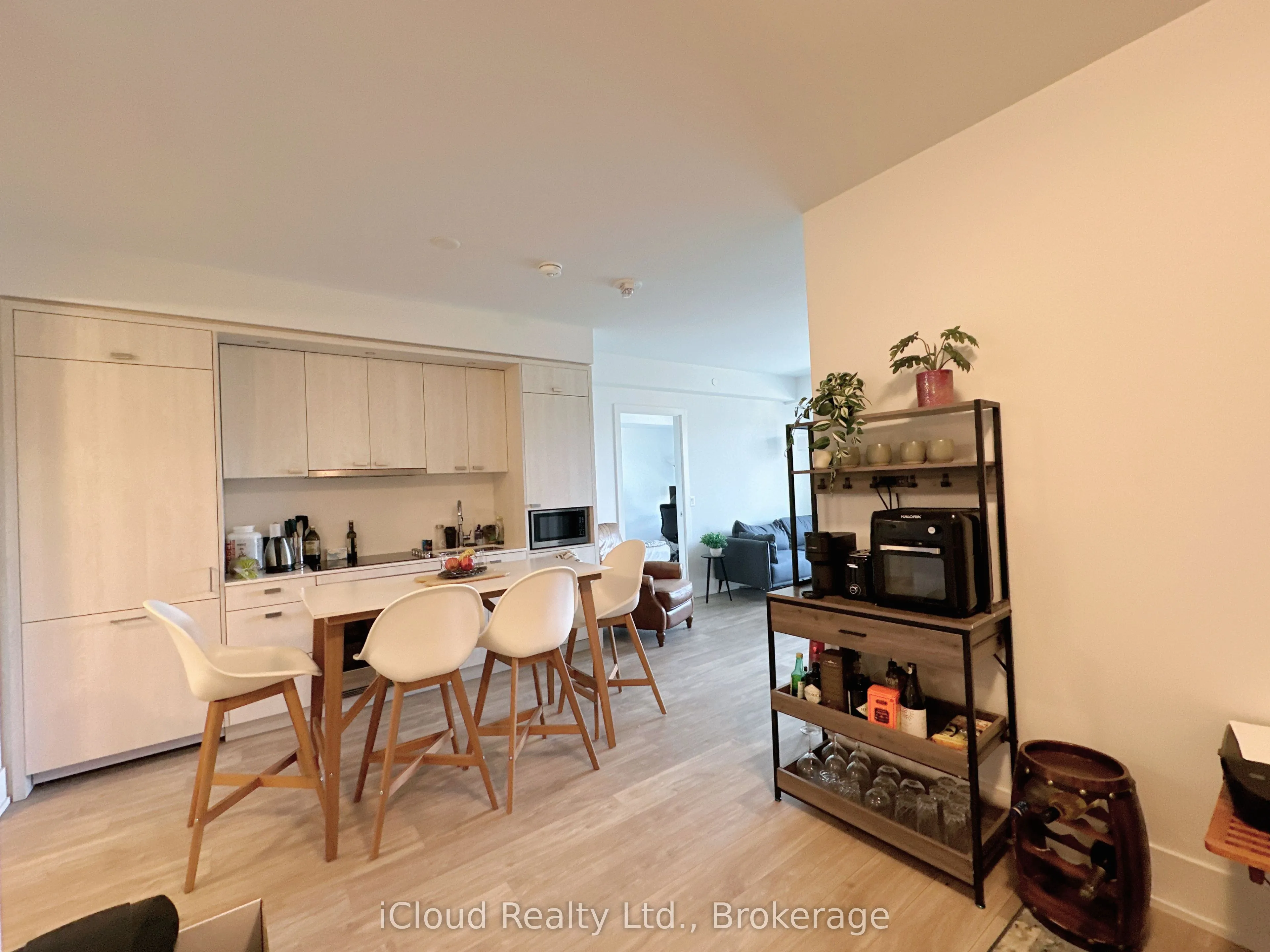 480 Front Street W, #901