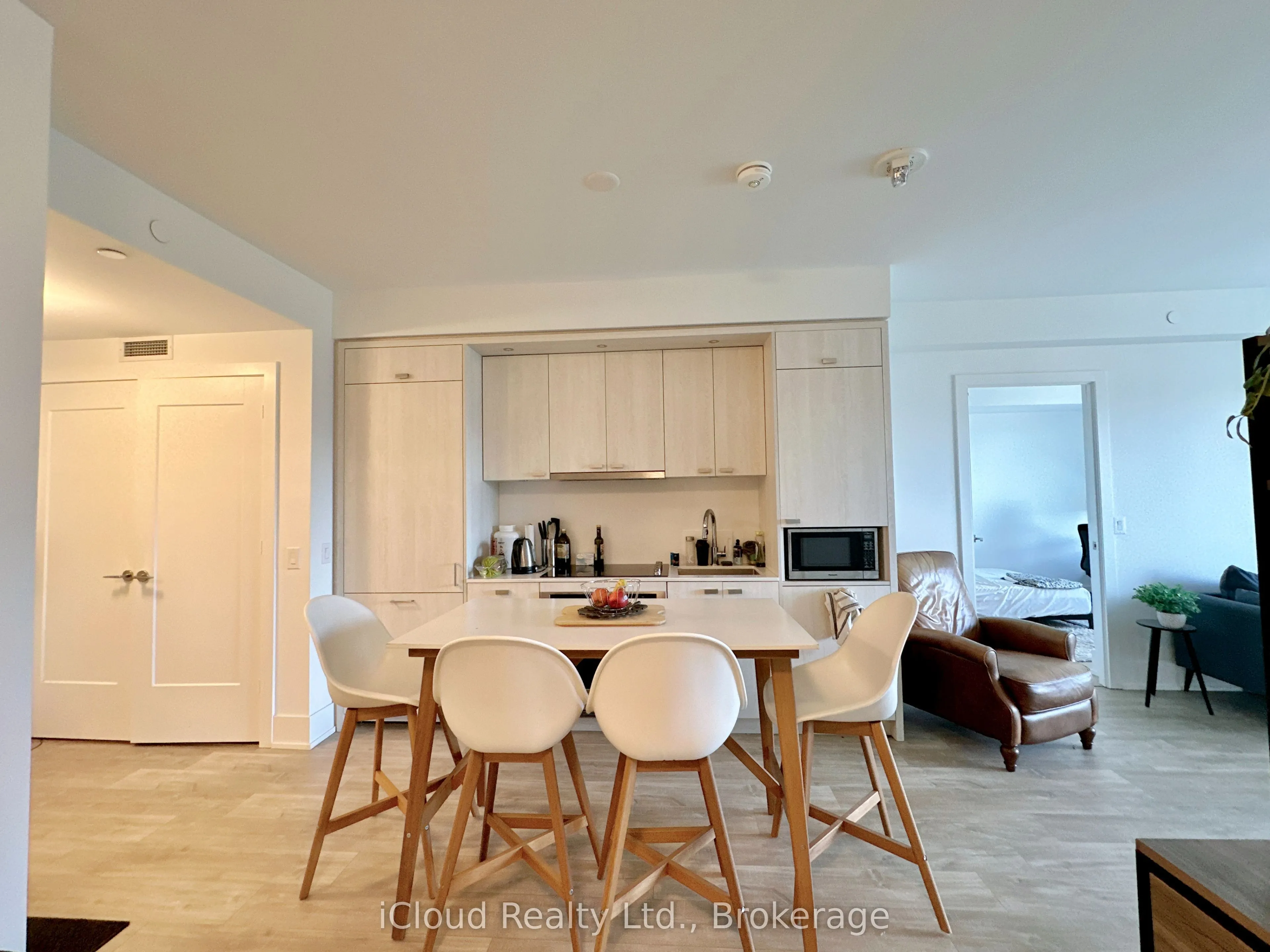480 Front Street W, #901