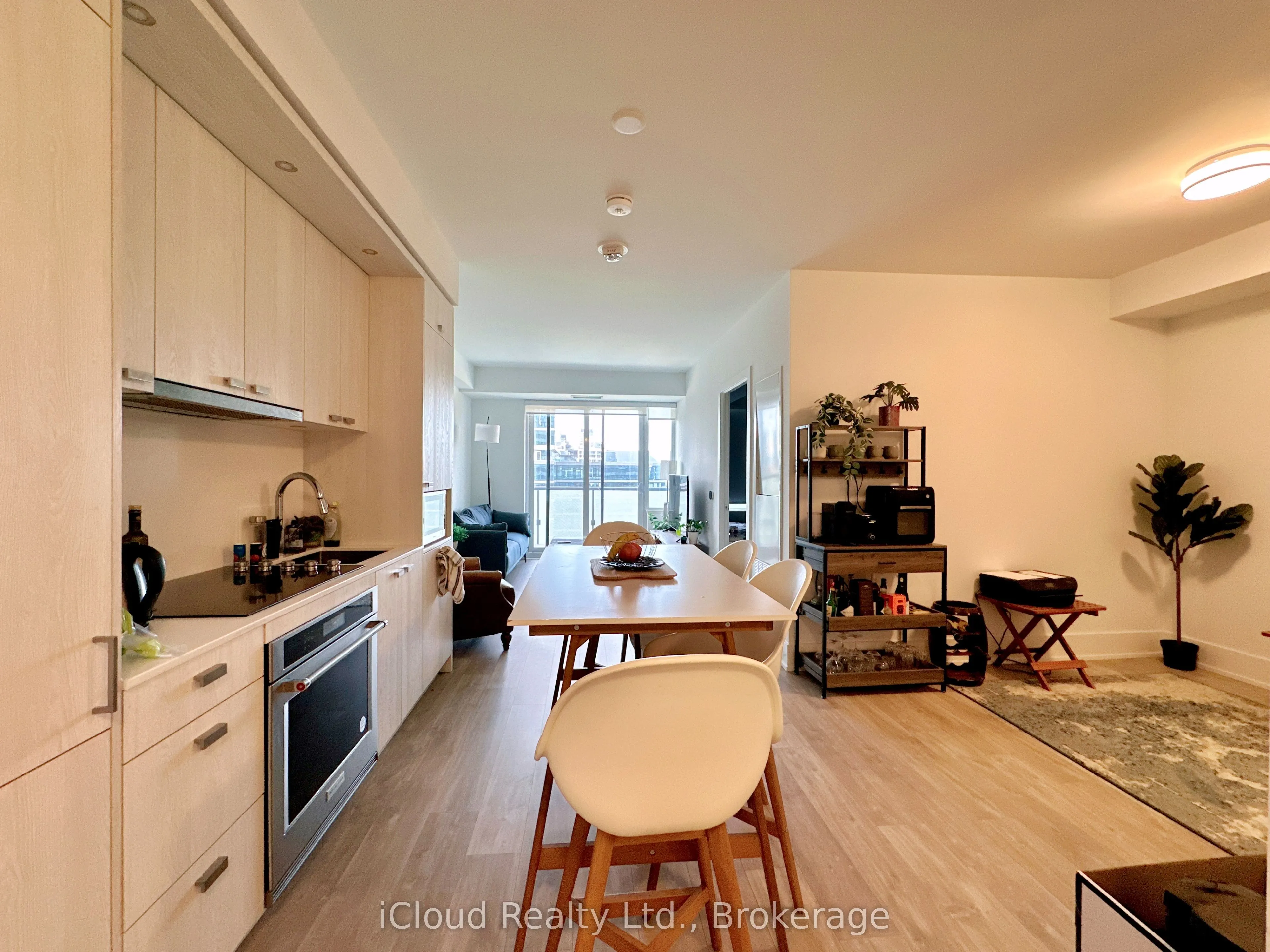 480 Front Street W, #901