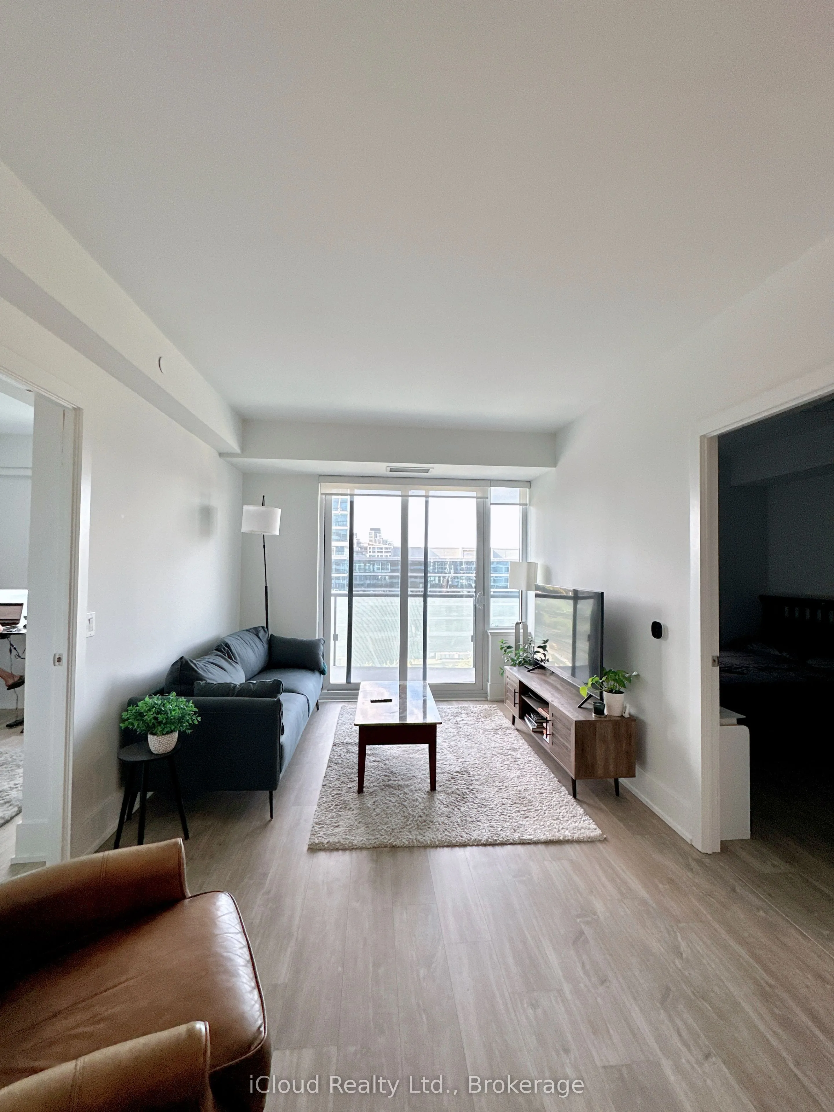 480 Front Street W, #901