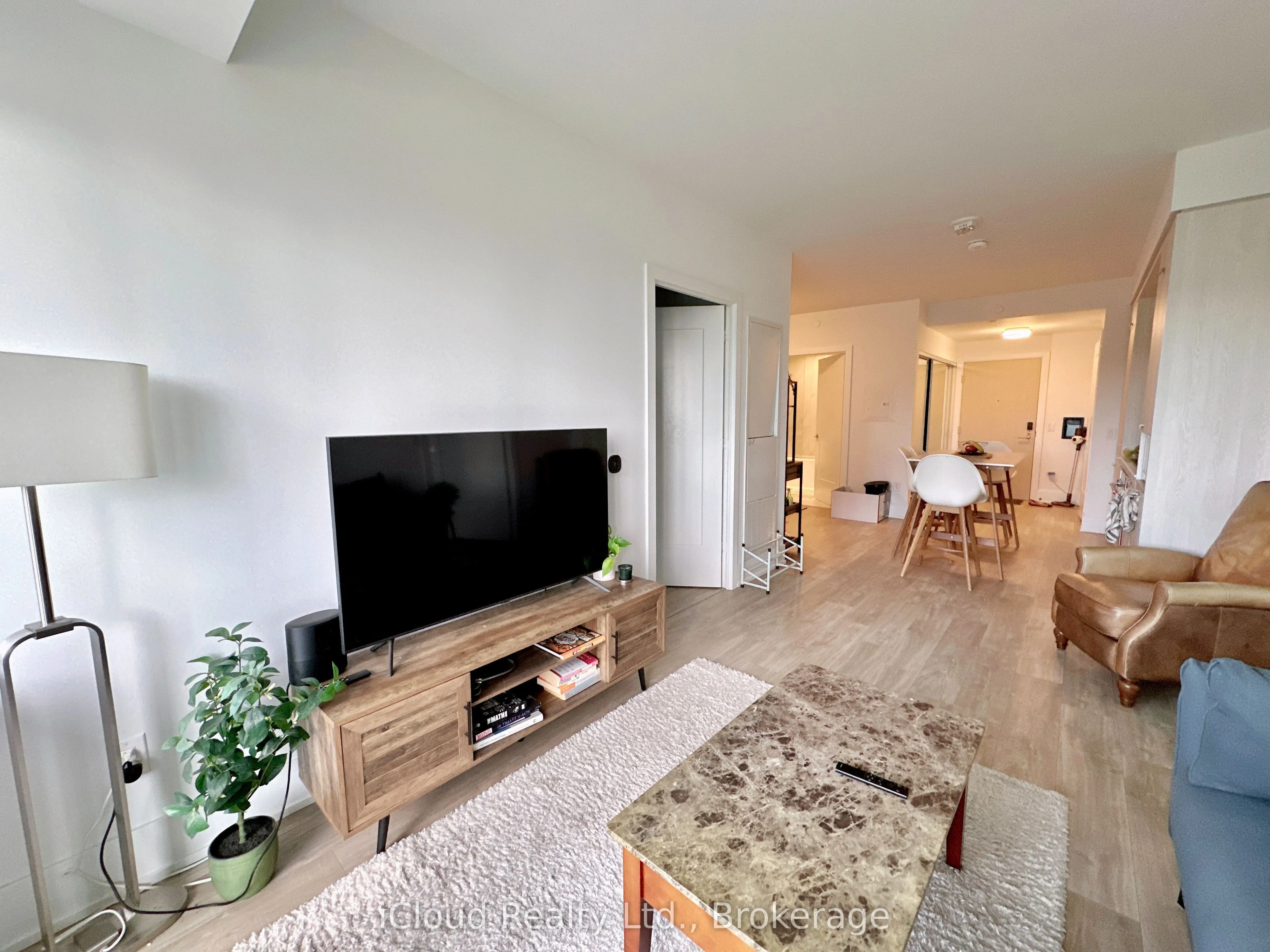 480 Front Street W, #901