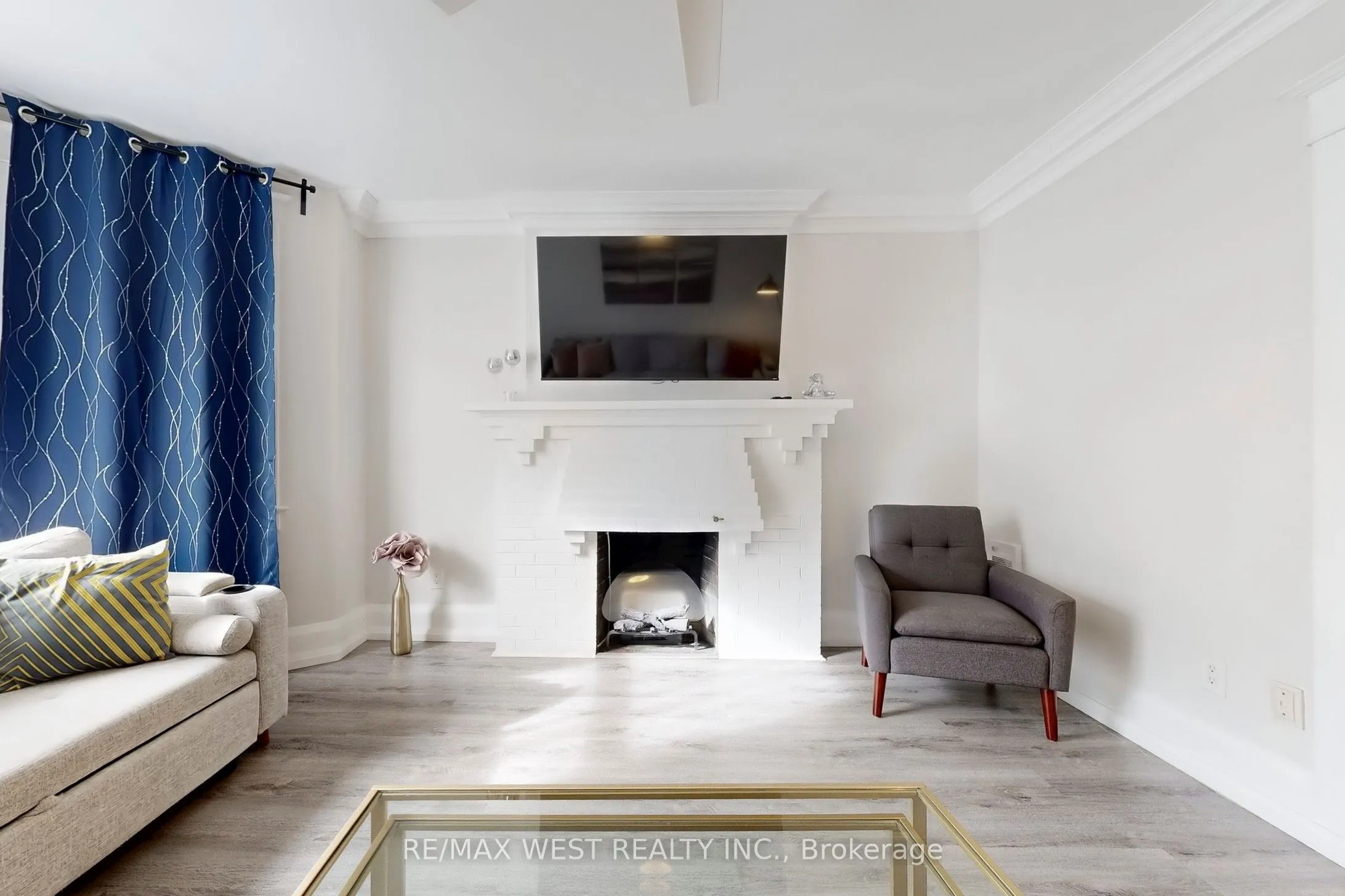 9 Humewood Court, #Building 1 Unit 5