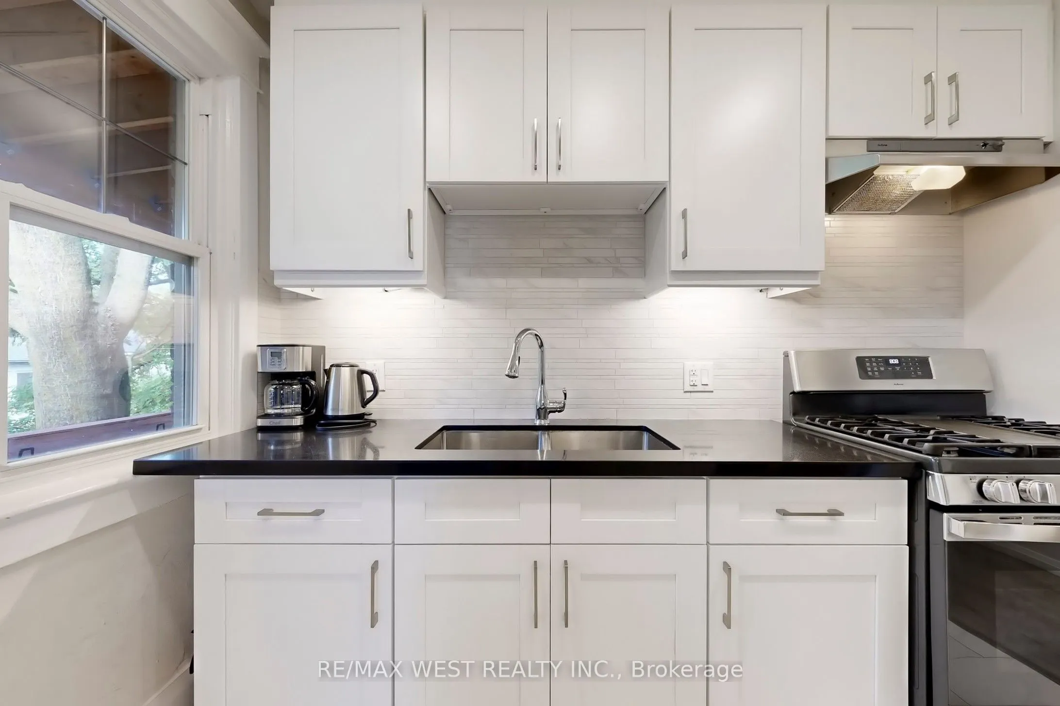 9 Humewood Court, #Building 1 Unit 5