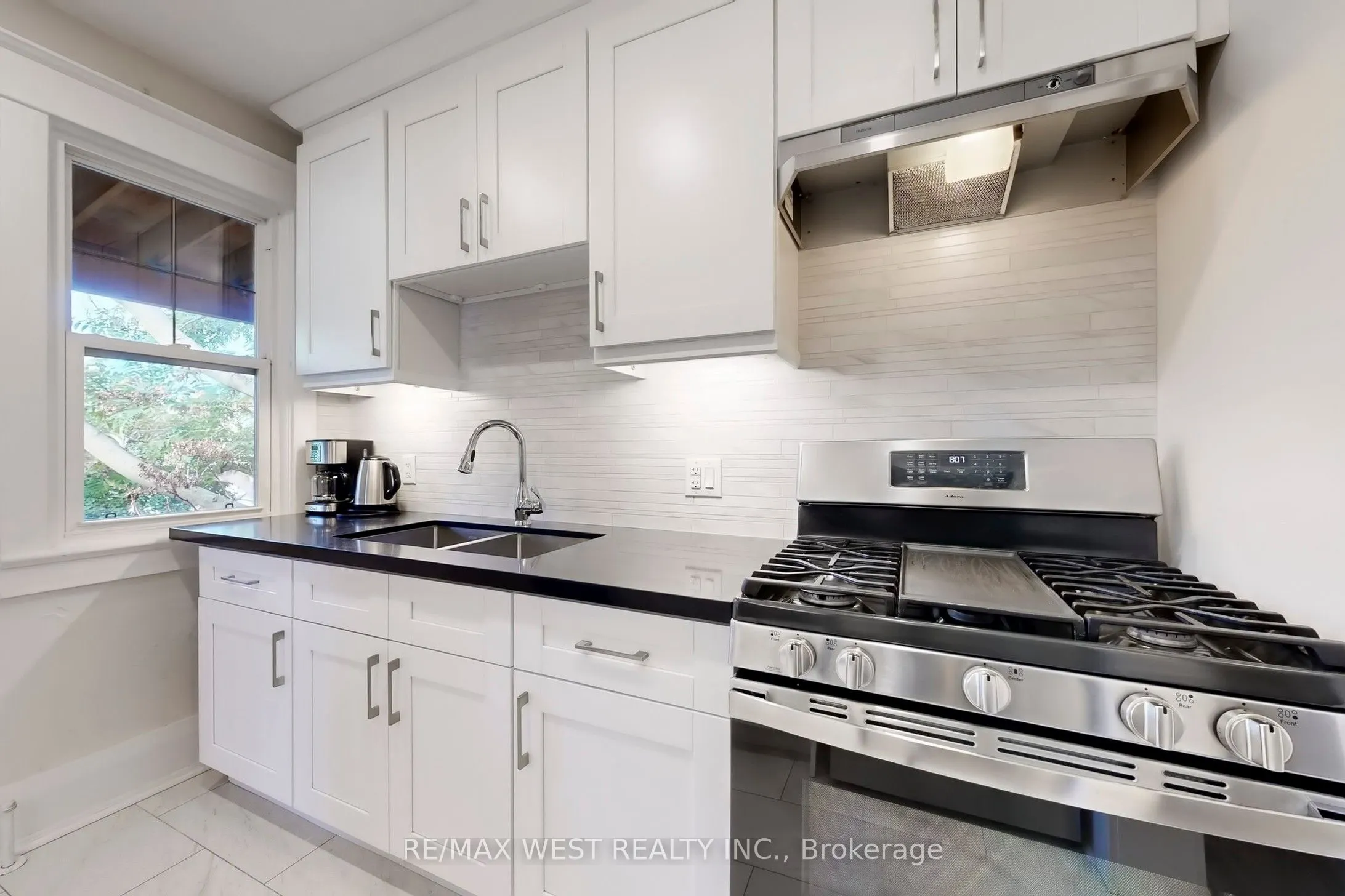 9 Humewood Court, #Building 1 Unit 5